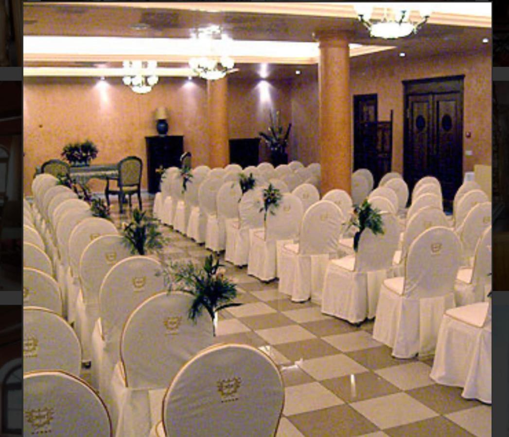 Palacio De Miraflores Miraflores de la Sierra Esterno foto